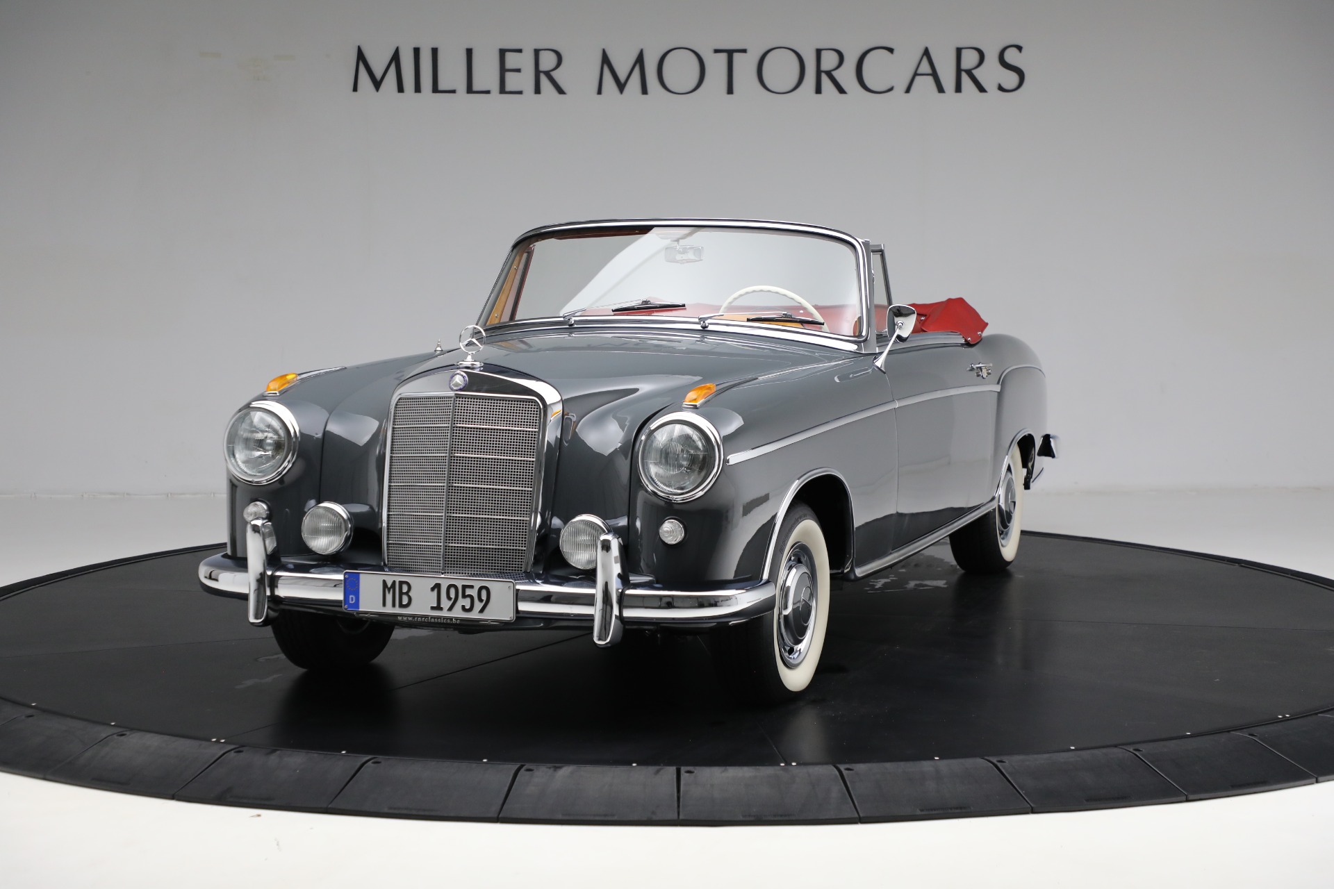 Used 1959 Mercedes-Benz 220 S Ponton Cabriolet for sale $189,900 at Alfa Romeo of Greenwich in Greenwich CT 06830 1