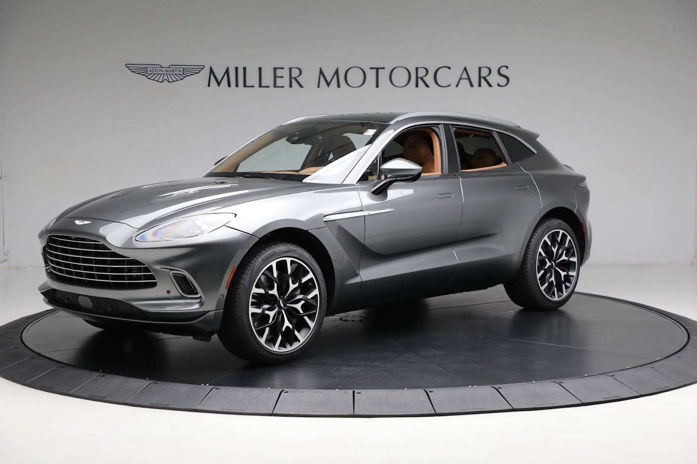 Used 2024 Aston Martin DBX for sale $131,900 at Alfa Romeo of Greenwich in Greenwich CT 06830 1