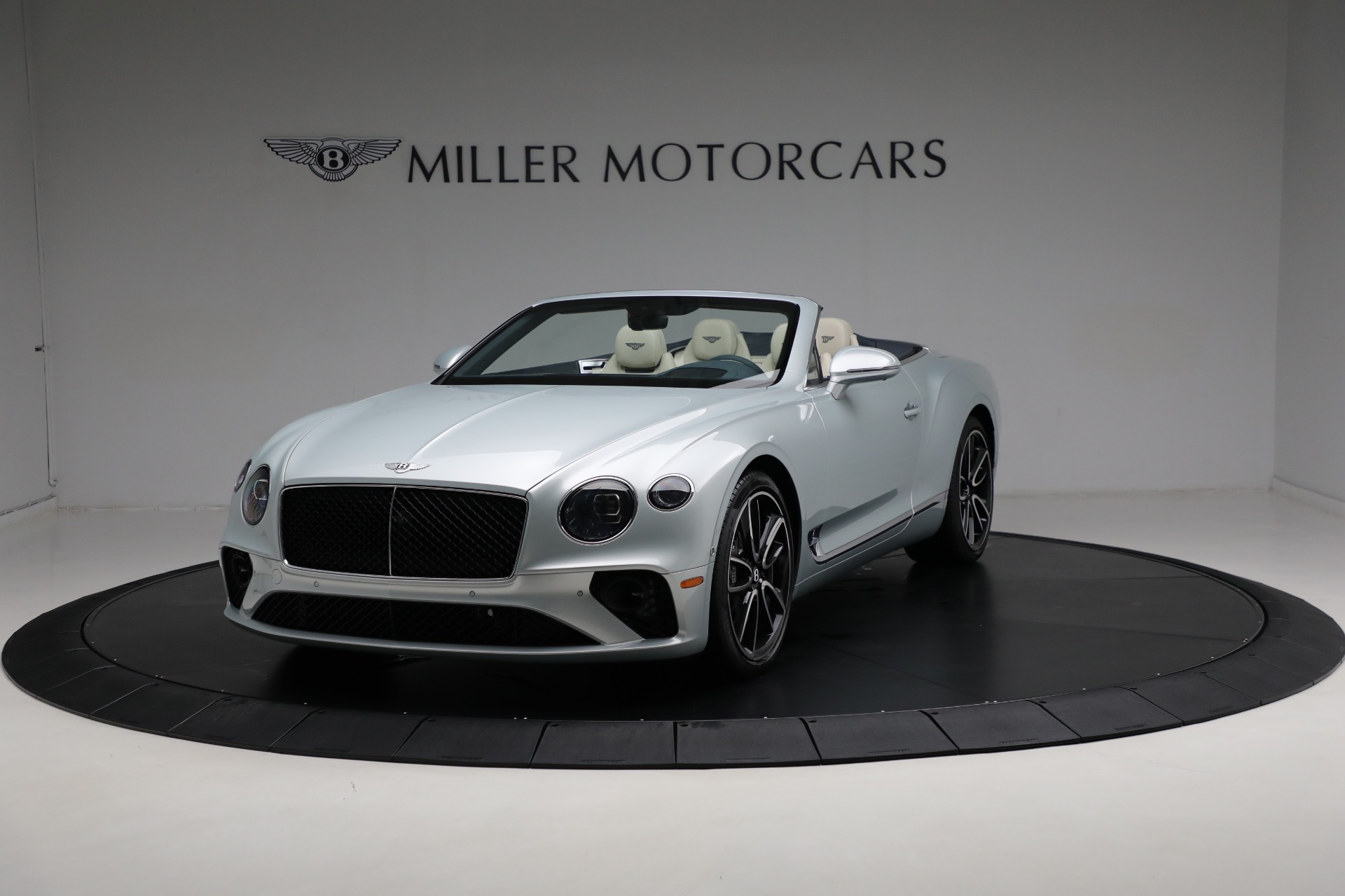 New 2024 Bentley Continental GTC V8 for sale $321,175 at Alfa Romeo of Greenwich in Greenwich CT 06830 1