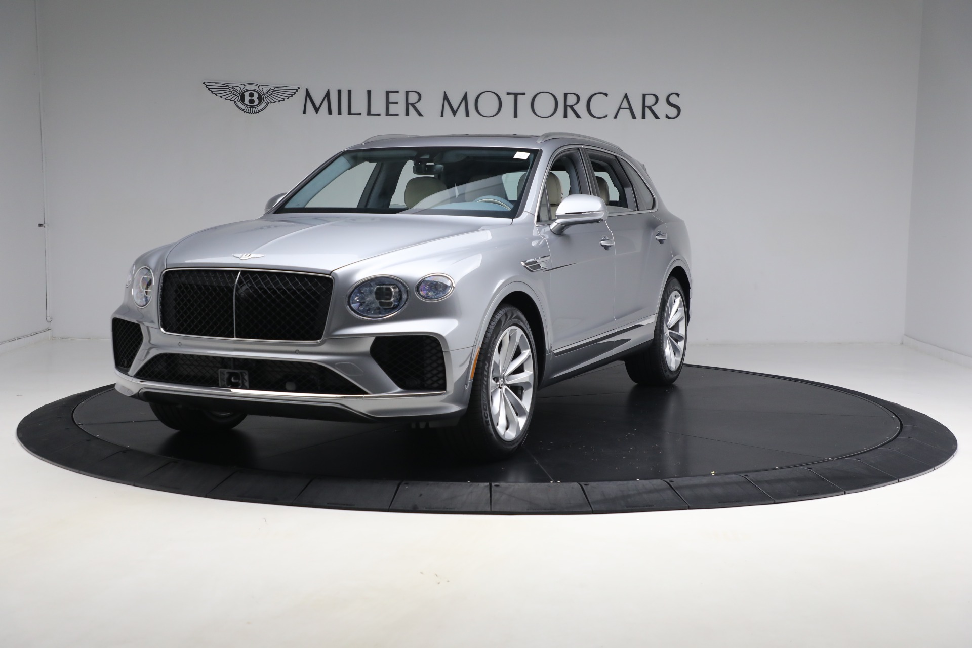 New 2024 Bentley Bentayga V8 for sale $234,190 at Alfa Romeo of Greenwich in Greenwich CT 06830 1