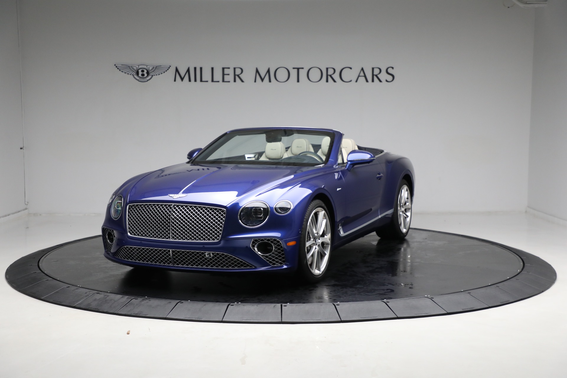 New 2023 Bentley Continental GTC Azure V8 for sale $304,900 at Alfa Romeo of Greenwich in Greenwich CT 06830 1