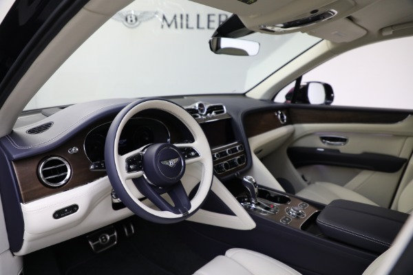 New 2024 Bentley Bentayga EWB V8 for sale $204,900 at Alfa Romeo of Greenwich in Greenwich CT 06830 17