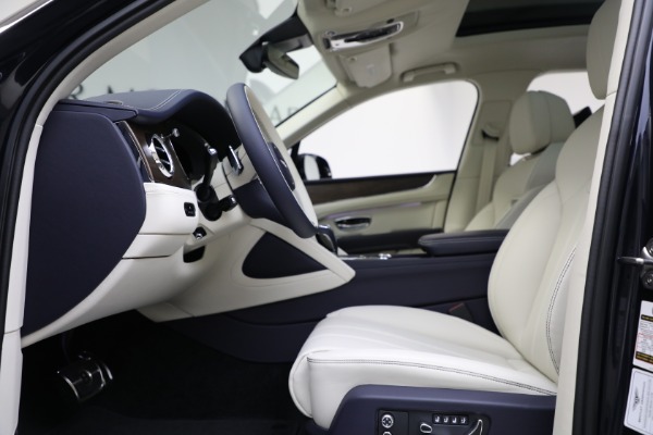 New 2024 Bentley Bentayga EWB V8 for sale $204,900 at Alfa Romeo of Greenwich in Greenwich CT 06830 18