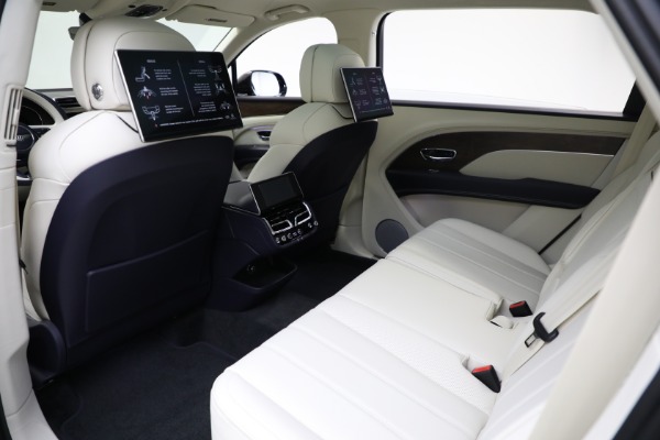 New 2024 Bentley Bentayga EWB V8 for sale $204,900 at Alfa Romeo of Greenwich in Greenwich CT 06830 21