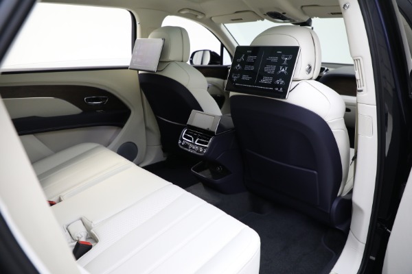 New 2024 Bentley Bentayga EWB V8 for sale $204,900 at Alfa Romeo of Greenwich in Greenwich CT 06830 25