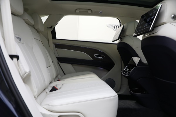 Used 2024 Bentley Bentayga EWB V8 for sale $204,900 at Alfa Romeo of Greenwich in Greenwich CT 06830 26