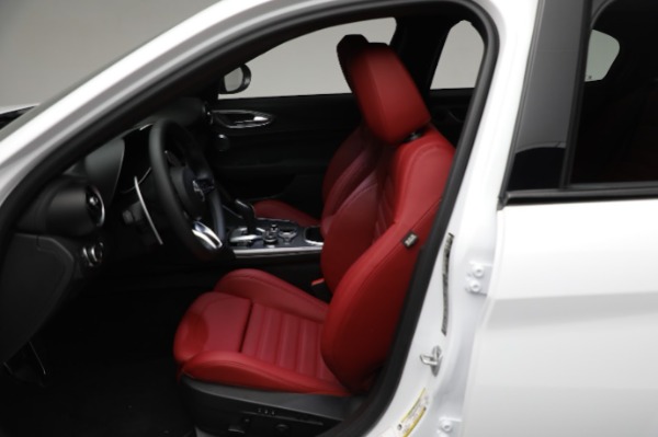 New 2024 Alfa Romeo Giulia Veloce for sale Sold at Alfa Romeo of Greenwich in Greenwich CT 06830 27