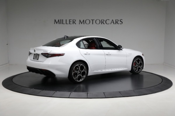 New 2024 Alfa Romeo Giulia Veloce for sale $56,710 at Alfa Romeo of Greenwich in Greenwich CT 06830 17