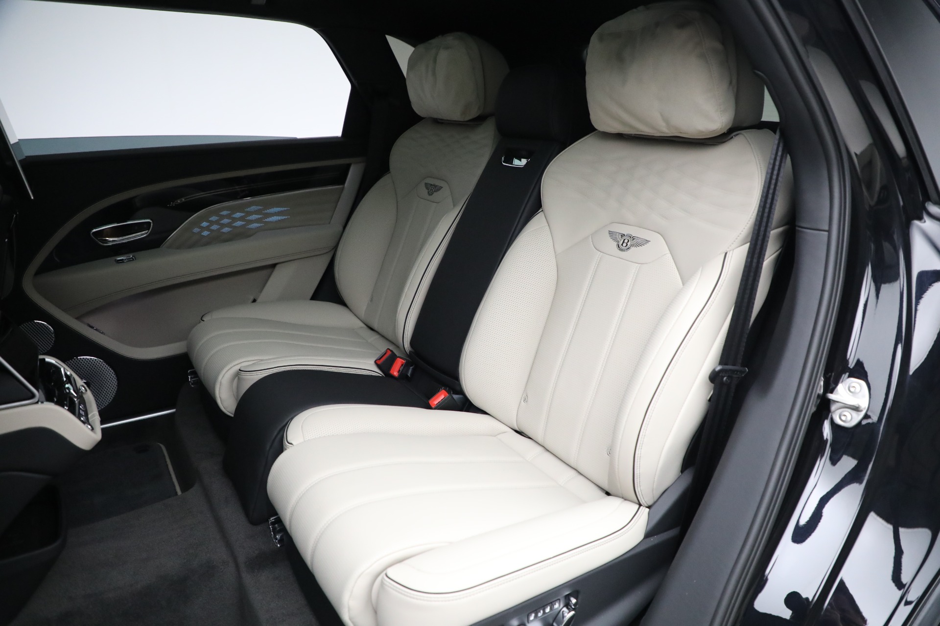 New 2024 Bentley Bentayga EWB Azure V8 For Sale (Special Pricing