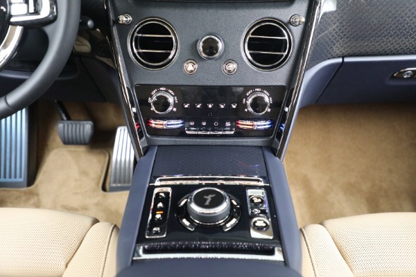 Used 2024 Rolls-Royce Black Badge Cullinan for sale Sold at Alfa Romeo of Greenwich in Greenwich CT 06830 26