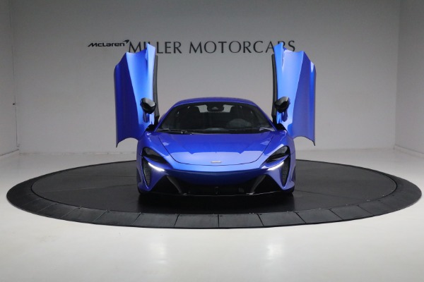 Used 2023 McLaren Artura for sale Sold at Alfa Romeo of Greenwich in Greenwich CT 06830 12