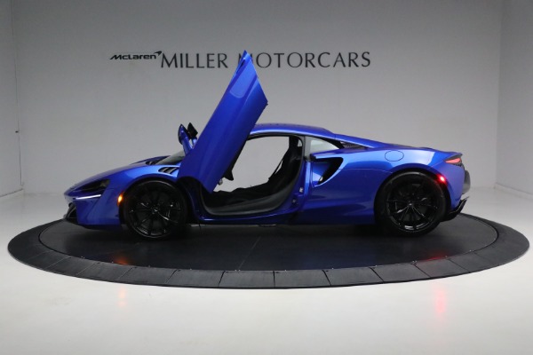 Used 2023 McLaren Artura for sale Sold at Alfa Romeo of Greenwich in Greenwich CT 06830 14