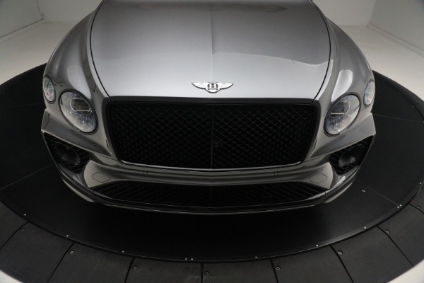 Used 2023 Bentley Bentayga Azure Hybrid for sale $159,900 at Alfa Romeo of Greenwich in Greenwich CT 06830 16