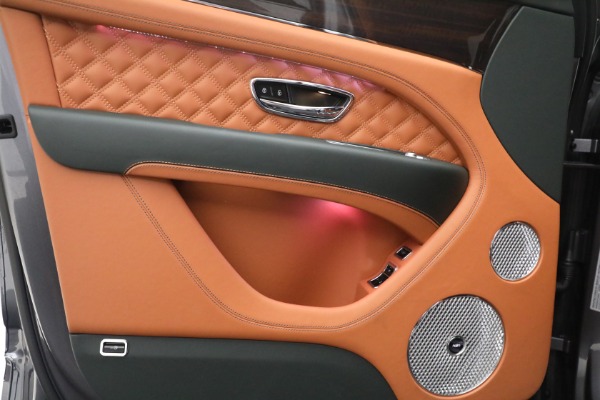 Used 2023 Bentley Bentayga Azure Hybrid for sale $159,900 at Alfa Romeo of Greenwich in Greenwich CT 06830 22