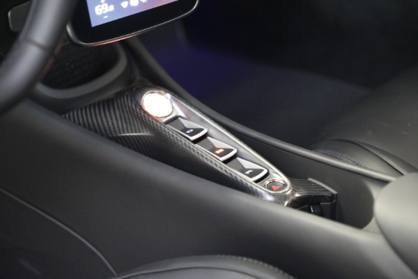 Used 2025 McLaren Artura TechLux for sale $227,900 at Alfa Romeo of Greenwich in Greenwich CT 06830 28