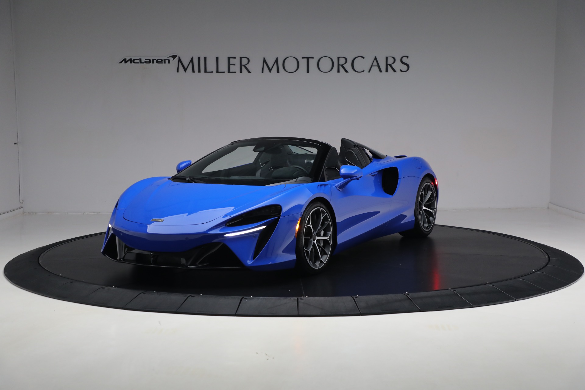 New 2025 McLaren Artura Spider Performance for sale $329,718 at Alfa Romeo of Greenwich in Greenwich CT 06830 1