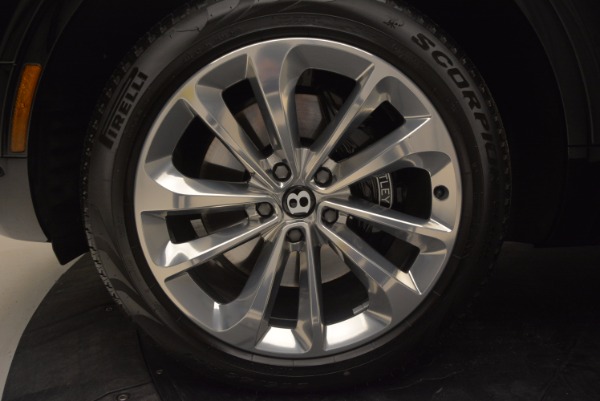 Used 2017 Bentley Bentayga for sale Sold at Alfa Romeo of Greenwich in Greenwich CT 06830 17