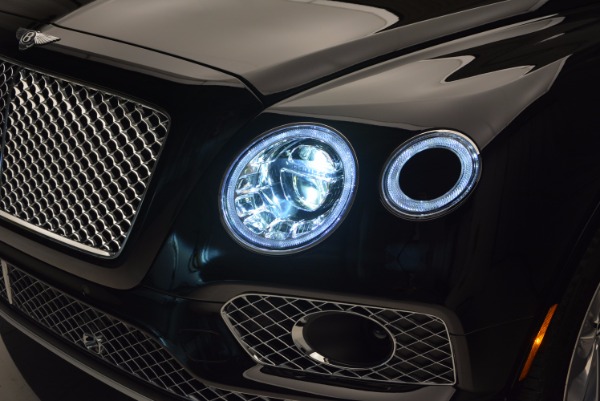 Used 2017 Bentley Bentayga for sale Sold at Alfa Romeo of Greenwich in Greenwich CT 06830 19