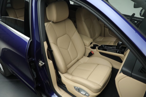 Used 2023 Porsche Macan S for sale Sold at Alfa Romeo of Greenwich in Greenwich CT 06830 21