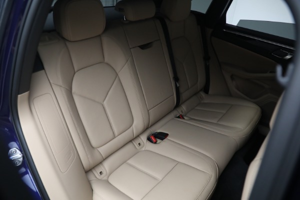Used 2023 Porsche Macan S for sale Sold at Alfa Romeo of Greenwich in Greenwich CT 06830 25