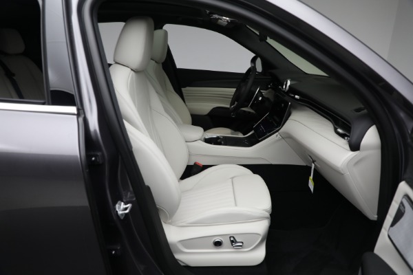 New 2024 Maserati Grecale GT for sale Sold at Alfa Romeo of Greenwich in Greenwich CT 06830 25
