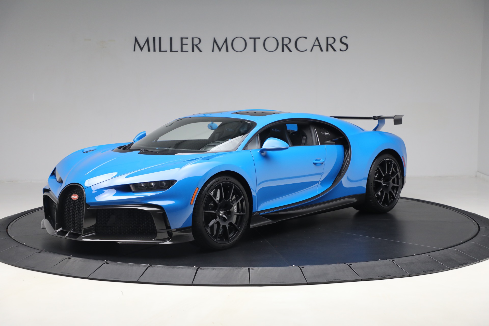 Used 2021 Bugatti Chiron Pur Sport for sale Call for price at Alfa Romeo of Greenwich in Greenwich CT 06830 1
