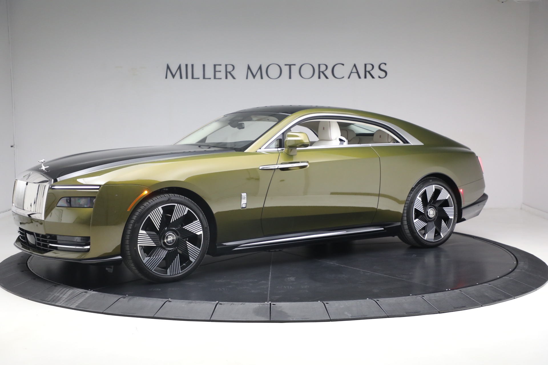 Used 2025 Rolls-Royce Spectre for sale $409,900 at Alfa Romeo of Greenwich in Greenwich CT 06830 1