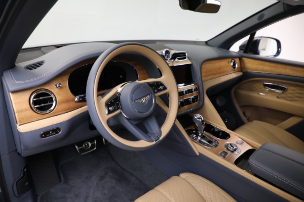 Used 2025 Bentley Bentayga EWB Azure V8 for sale $239,900 at Alfa Romeo of Greenwich in Greenwich CT 06830 17