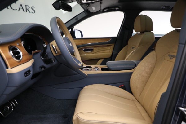 Used 2025 Bentley Bentayga EWB Azure V8 for sale $239,900 at Alfa Romeo of Greenwich in Greenwich CT 06830 18