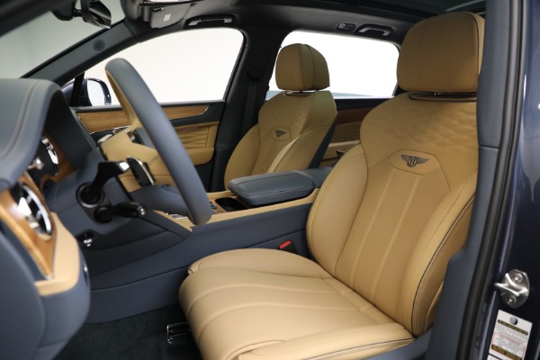 Used 2025 Bentley Bentayga EWB Azure V8 for sale $239,900 at Alfa Romeo of Greenwich in Greenwich CT 06830 19