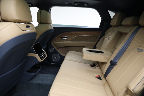 Used 2025 Bentley Bentayga EWB Azure V8 for sale $239,900 at Alfa Romeo of Greenwich in Greenwich CT 06830 22