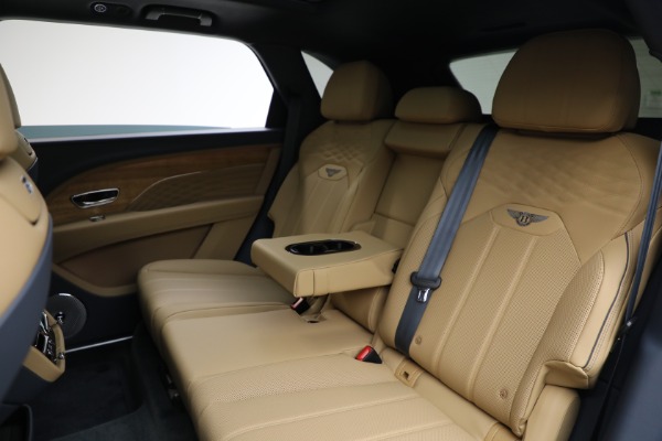 Used 2025 Bentley Bentayga EWB Azure V8 for sale $239,900 at Alfa Romeo of Greenwich in Greenwich CT 06830 23