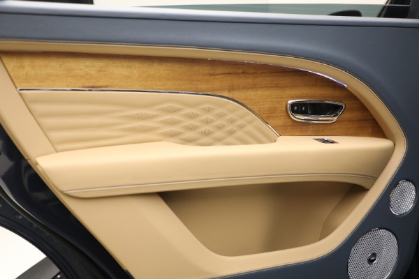 Used 2025 Bentley Bentayga EWB Azure V8 for sale $239,900 at Alfa Romeo of Greenwich in Greenwich CT 06830 24