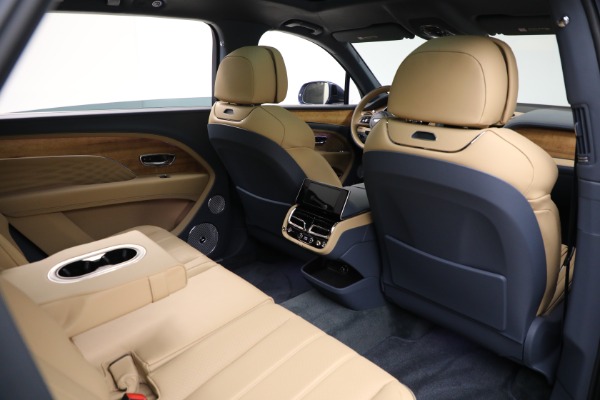 Used 2025 Bentley Bentayga EWB Azure V8 for sale $239,900 at Alfa Romeo of Greenwich in Greenwich CT 06830 26