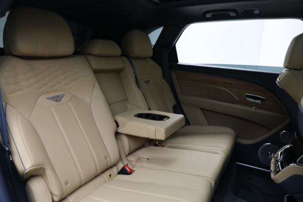 Used 2025 Bentley Bentayga EWB Azure V8 for sale $239,900 at Alfa Romeo of Greenwich in Greenwich CT 06830 28