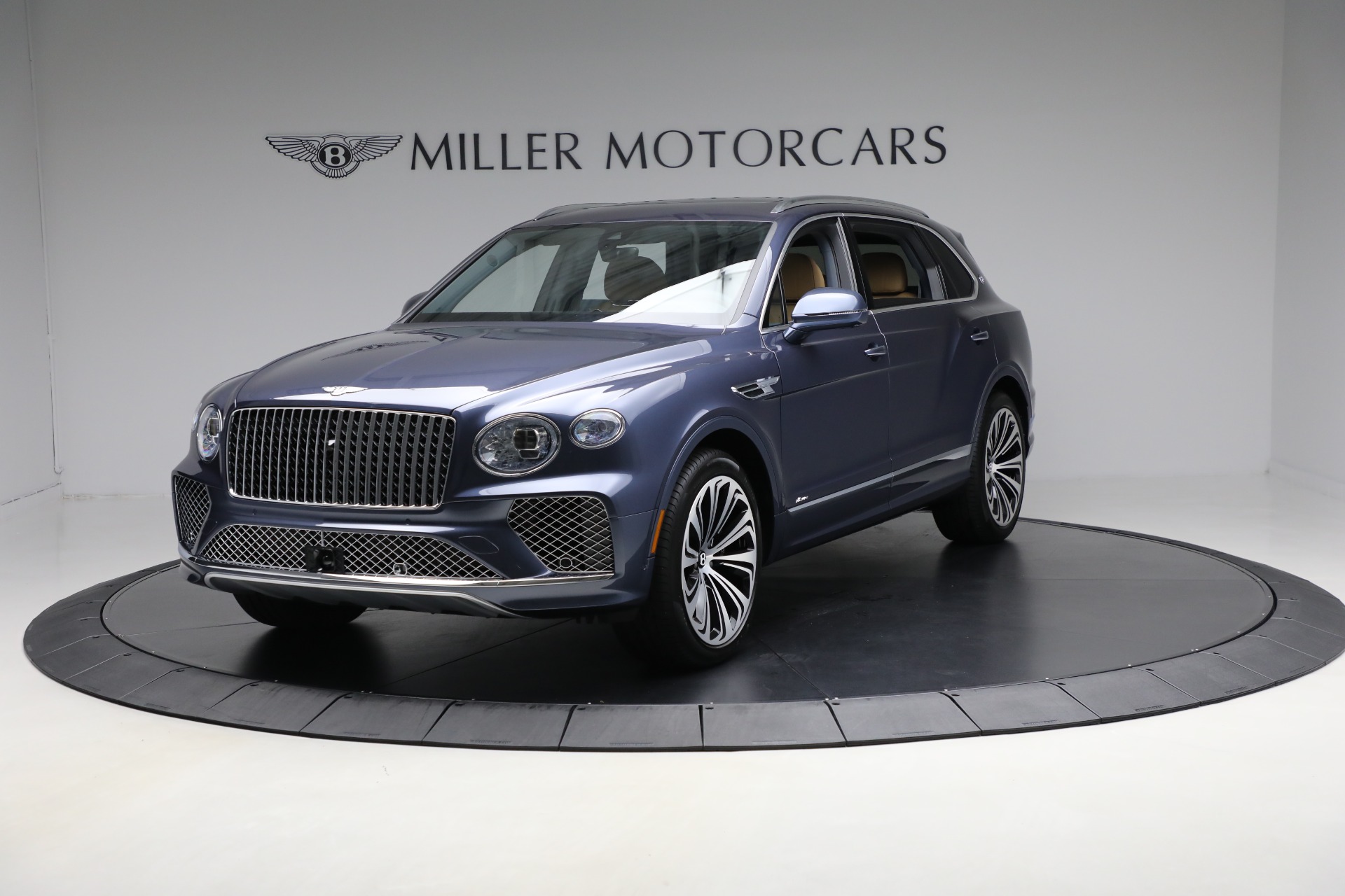 Used 2025 Bentley Bentayga EWB Azure V8 for sale $239,900 at Alfa Romeo of Greenwich in Greenwich CT 06830 1