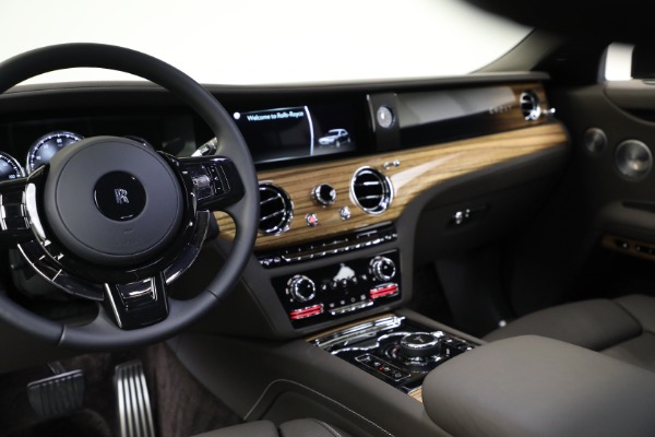 Used 2024 Rolls-Royce Ghost for sale $299,900 at Alfa Romeo of Greenwich in Greenwich CT 06830 12