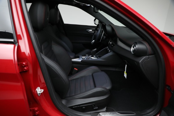 Used 2025 Alfa Romeo Giulia for sale Sold at Alfa Romeo of Greenwich in Greenwich CT 06830 14