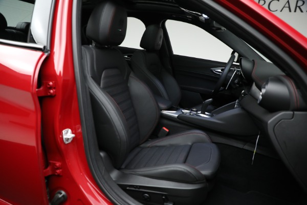 Used 2025 Alfa Romeo Giulia for sale Sold at Alfa Romeo of Greenwich in Greenwich CT 06830 16