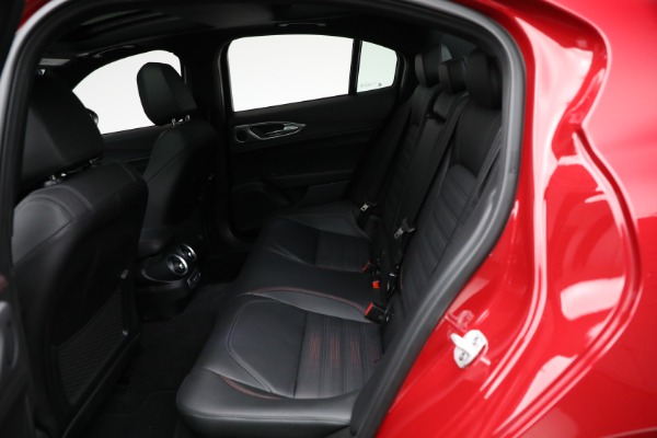 Used 2025 Alfa Romeo Giulia for sale Sold at Alfa Romeo of Greenwich in Greenwich CT 06830 18