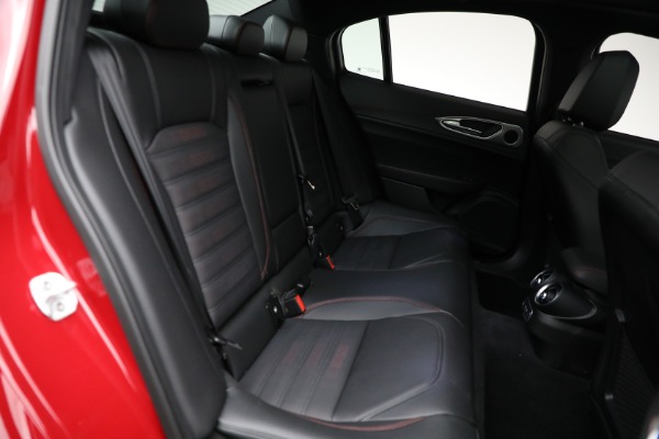 Used 2025 Alfa Romeo Giulia for sale Sold at Alfa Romeo of Greenwich in Greenwich CT 06830 19