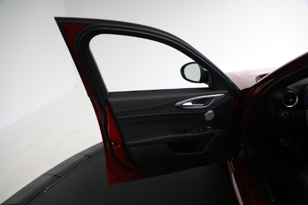 Used 2025 Alfa Romeo Giulia for sale Sold at Alfa Romeo of Greenwich in Greenwich CT 06830 23