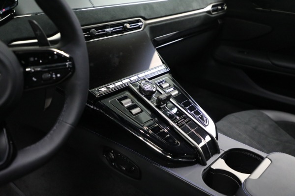 Used 2025 Aston Martin Vantage for sale $196,900 at Alfa Romeo of Greenwich in Greenwich CT 06830 22
