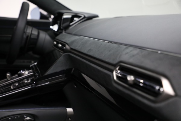 Used 2025 Aston Martin Vantage for sale $196,900 at Alfa Romeo of Greenwich in Greenwich CT 06830 24