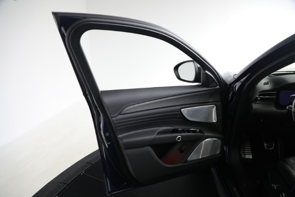 New 2025 Maserati Grecale Trofeo for sale Sold at Alfa Romeo of Greenwich in Greenwich CT 06830 25