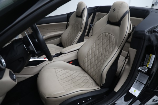 Used 2016 Ferrari California T for sale $122,900 at Alfa Romeo of Greenwich in Greenwich CT 06830 16