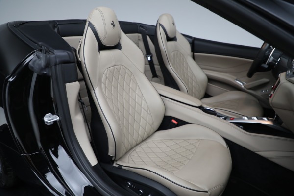 Used 2016 Ferrari California T for sale $122,900 at Alfa Romeo of Greenwich in Greenwich CT 06830 21