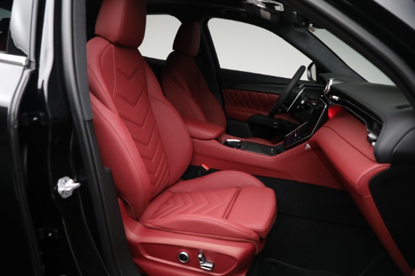 New 2025 Maserati Grecale for sale $84,856 at Alfa Romeo of Greenwich in Greenwich CT 06830 17