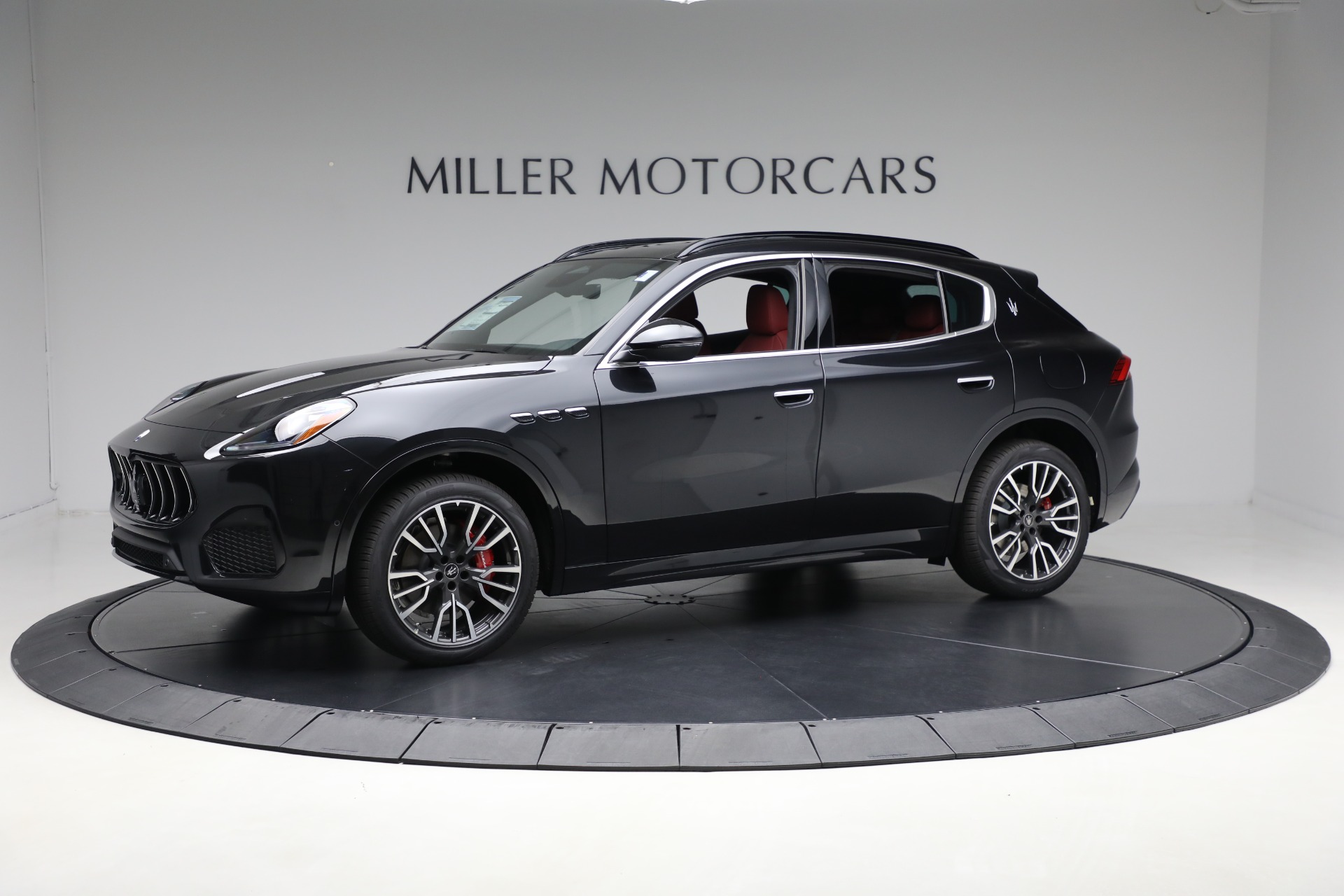 New 2025 Maserati Grecale for sale $84,856 at Alfa Romeo of Greenwich in Greenwich CT 06830 1