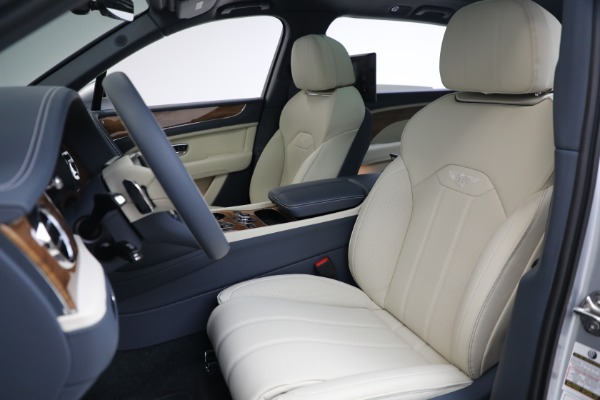 New 2025 Bentley Bentayga EWB V8 for sale $262,915 at Alfa Romeo of Greenwich in Greenwich CT 06830 17